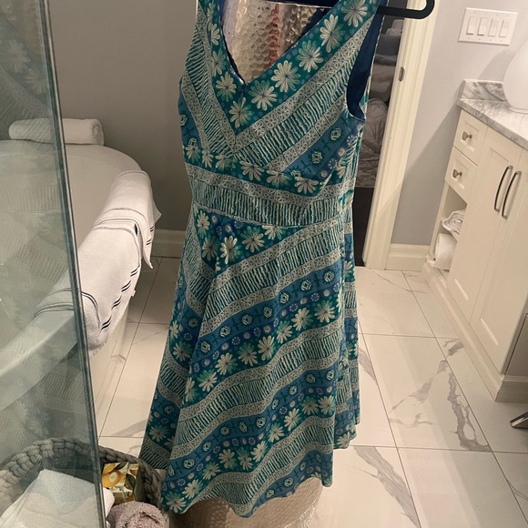 Hot summers day, ladies luncheon dress, bridal shower, baby shower - Picture 13 of 17